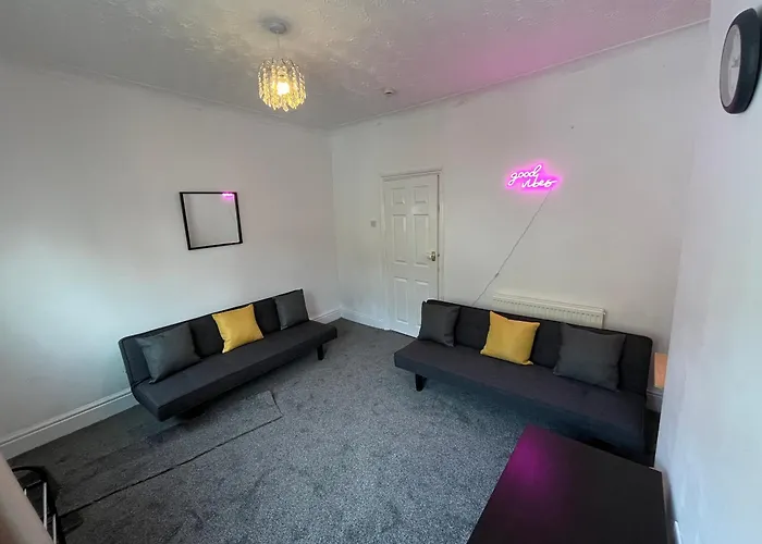 Cosy Home In Stoke On Trent