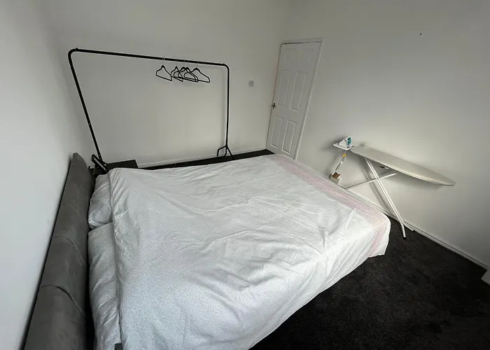 Cosy Home In Stoke On Trent